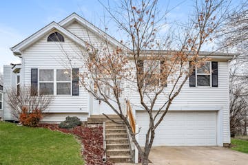 2 Aspen Pointe Dr O'Fallon, MO 63376